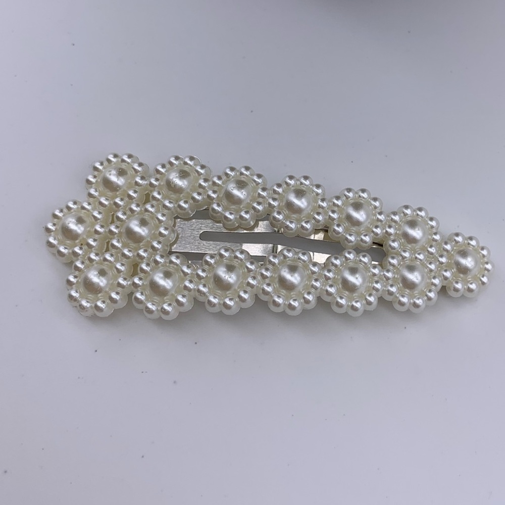Chic new faux pearl hair Clip
